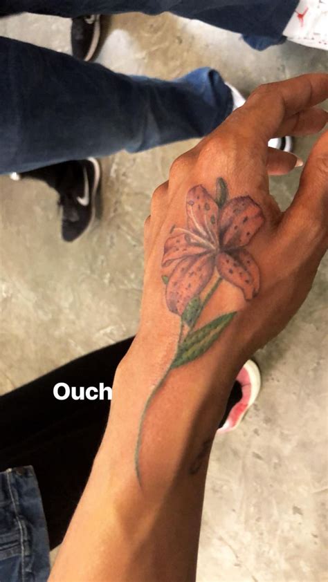 Sza new tattoo 5-8-18 | Dope tattoos for women, Red tattoos, Tattoos