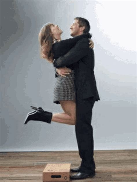 Gerard Butler Carry GIF - Gerard Butler Carry Lift - Discover & Share GIFs