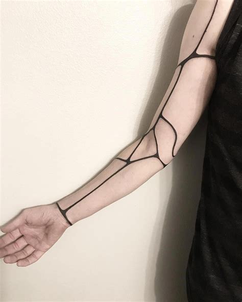 geometric line tattoo #Geometrictattoos | Cyberpunk tattoo, Tattoos, Hand tattoos