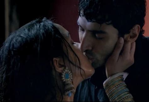 'Aashiqui 2' Couple Shraddha Kapoor-Aditya Roy Kapur Bury Differences ...