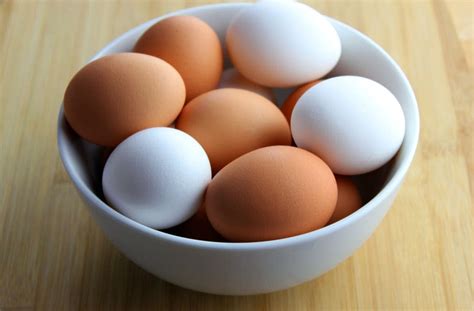 The surprising difference between white eggs and brown eggs