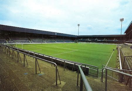 THE VINTAGE FOOTBALL CLUB: Stadium view. LOFTUS ROAD.