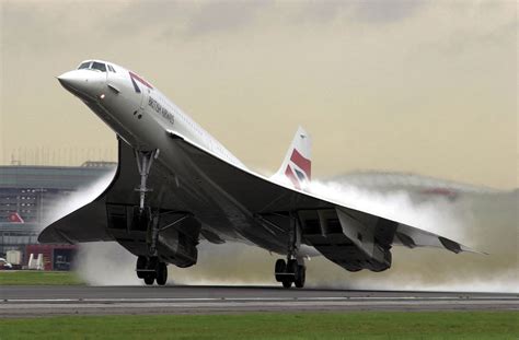 Why is the Concorde, and not other aircraft, getting this fog/condensation, over the wing, at ...