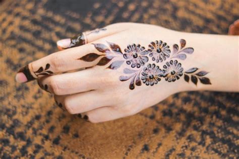 Aggregate more than 83 simple tattoo mehndi designs for hands latest ...