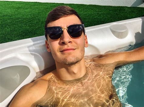 Team George Russell on Instagram: “Relaxation Mode: ON 😎 • • • 📸: @georgerussell63 • • • # ...