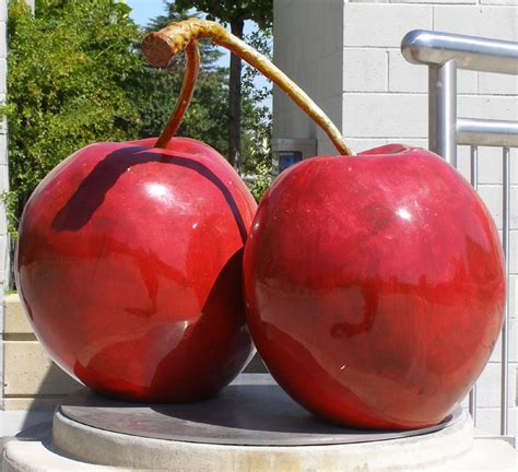 Giant Fruit Statues | RoadsideArchitecture.com