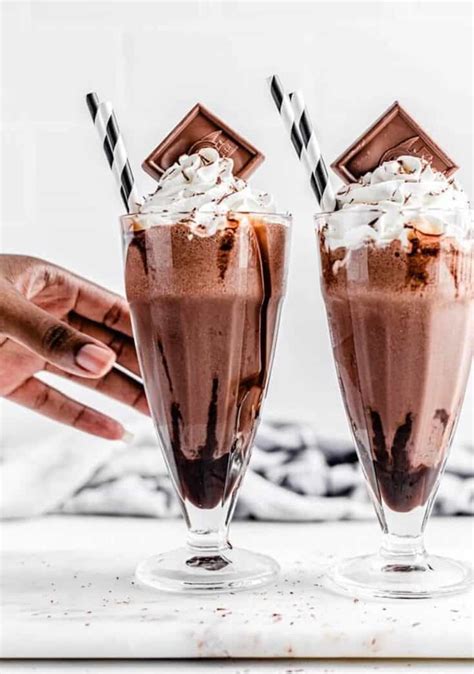 Classic Chocolate Milkshake - queenslee appetit