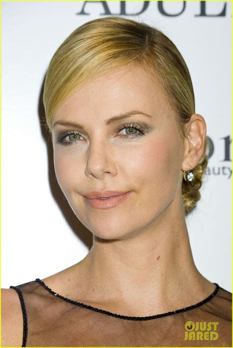 .Charlize Theron: 'Young Adult' NYC Screening! - Charlize Theron Photo (26966116) - Fanpop