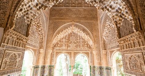 Alhambra: Nasrid Palaces Guided Tour with Tickets | GetYourGuide