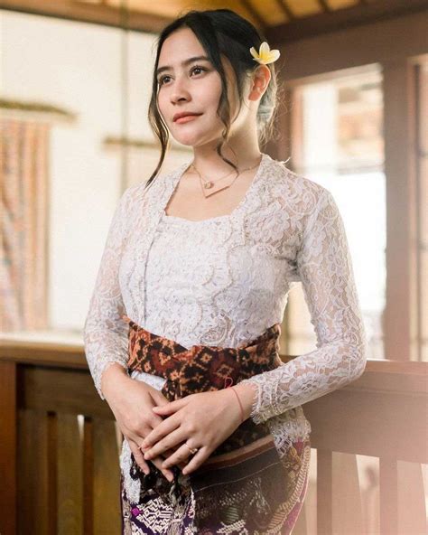 6 Inspirasi Pakaian Adat Bali Cocok untuk Baju Bridesmaid