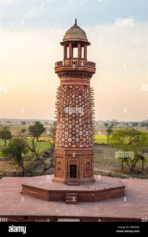 Hiran minar elephant tower fatehpur hi-res stock photography and images - Alamy