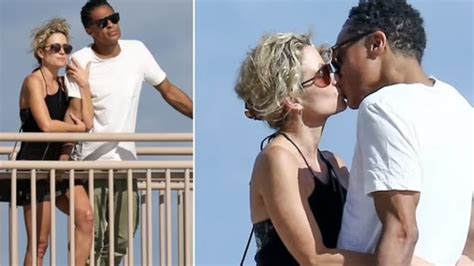 Photos of GMA Hosts TJ Holmes and Amy Robach Kissing in Miami After Holmes' Filed For Divorce ...