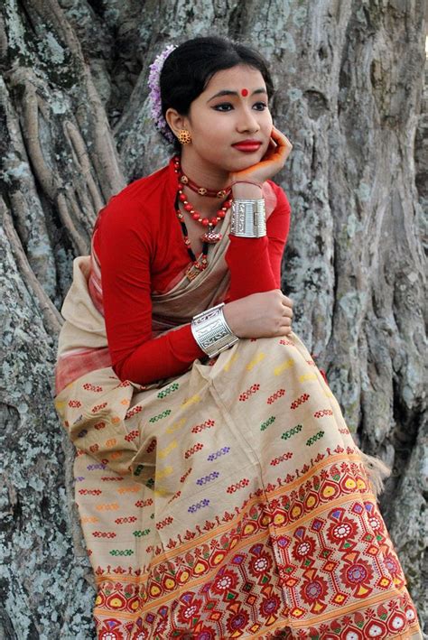 Traditional Dress of Assam For Men & Women - Lifestyle Fun