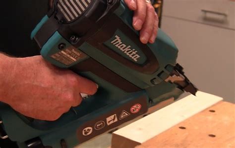 Makita GN900SE Gas Nailer | Screen grab from a safety video … | Flickr