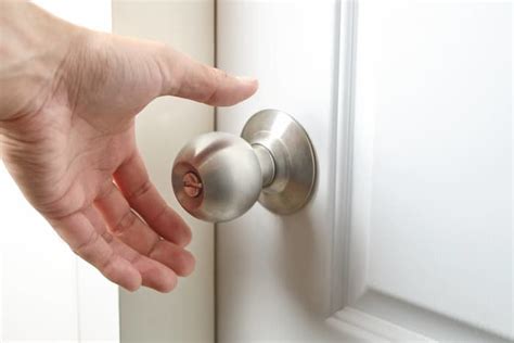 How to Remove Door Knob without Screws, Latch, or Slot