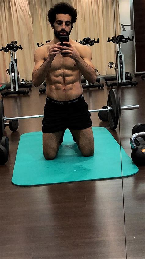 Liverpool forward Mo Salah shows off six pack after hitting the gym at ...