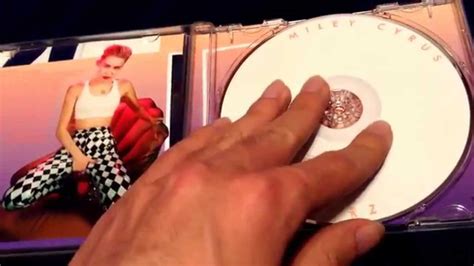 Miley Cyrus - Bangerz (Deluxe Edition) (Unboxing) - YouTube