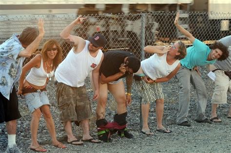 "Mooning of the trains" in OC, California (16 pics)