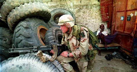 10th Mountain Division soldier with an M60 in Somalia in 1993 : r/MilitaryHistory