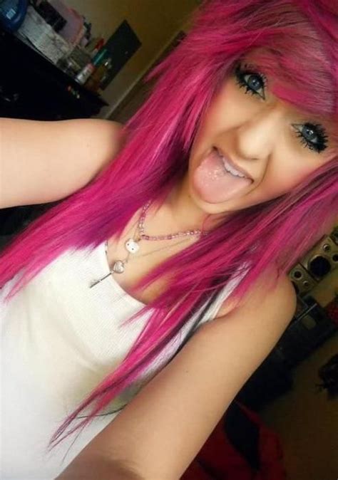 Pink emo hairstyle for girls with long hair | Styles Weekly