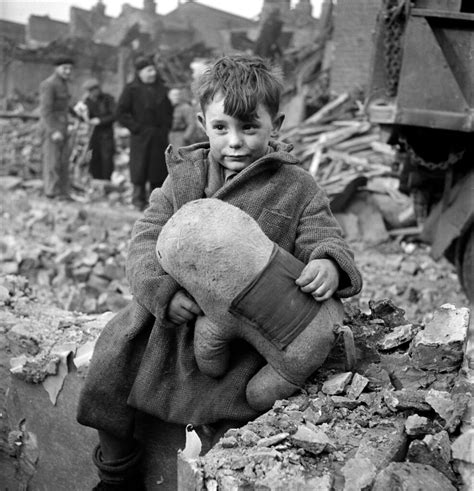 Toni Frissell: Abandoned boy, London, 1945 | Flickr - Photo Sharing!