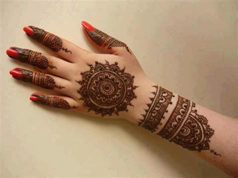 Gol-Tiki-Mehndi-designs-1 | Mehndi henna designs are always … | Flickr