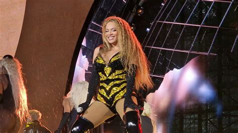 Beyoncé - 'Pure/Honey' Live (RENAISSANCE WORLD TOUR, Edinburgh) - YouTube