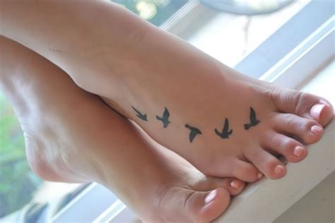 27 Small And Cute Foot Tattoo Ideas For Women - Styleoholic