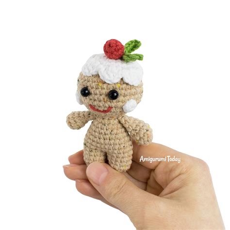 Gingerbread man ornament crochet pattern - Amigurumi Today