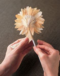 DIY corn husk flowers Crepe Paper Flowers, Fabric Flowers, Nylon Flowers, Nature Crafts, Fall ...