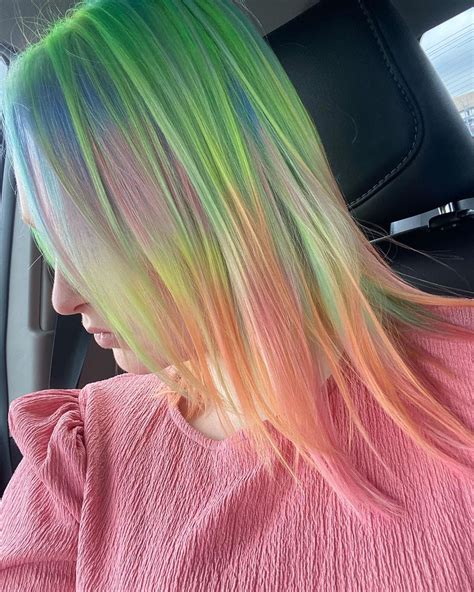 17 Best Rainbow Hair Color Ideas to Try in 2021 | Glamour