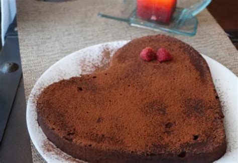 Chocolate cake recipe for Valentine's Day - FoodsDiary