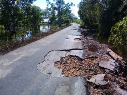 Kerusakan jalan akibat banjir - KUMPUL ENGINEER