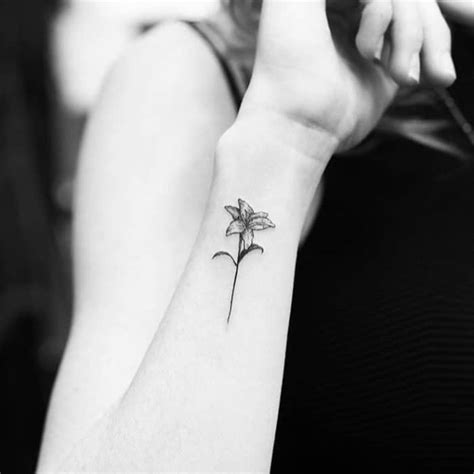 35 Beautiful Lily Flower Tattoo Designs – SheIdeas