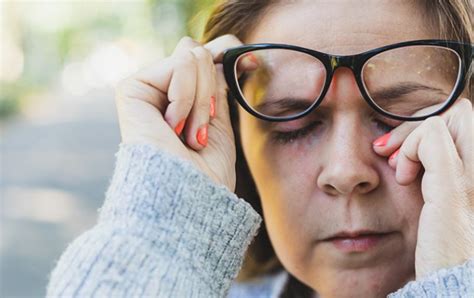 What is Eyelid Myokymia and How to Manage it | OBN