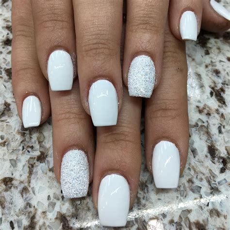 Share more than 135 white gel nails latest - songngunhatanh.edu.vn