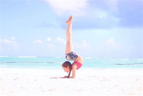 Another beach photo!🏖 | Anna mcnulty, Gymnastics poses, Dance photography