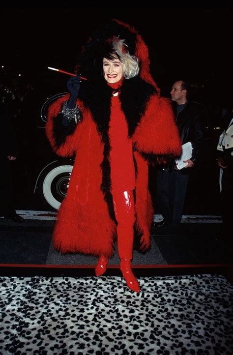 Fascinating Photos of Glenn Close in Costumes as Cruella de Vil at the New York Premiere of ‘101 ...