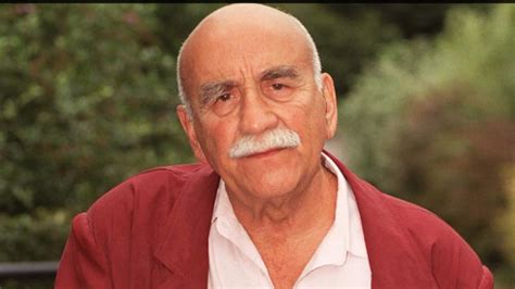 Alf Garnett actor Warren Mitchell dies aged 89 | ITV News