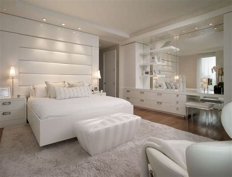 32 Best and Stunning Modern Glamour Bedroom Design Ideas — Freshouz ...