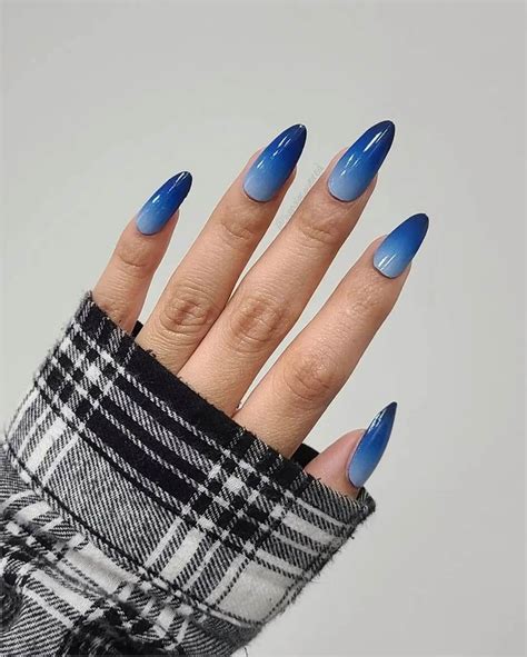 Captivating Royal Blue Nails to Try This Year - October Daily