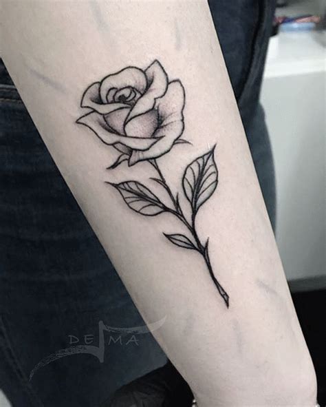 Tatouage rose cheville | Rose tattoo forearm, Single rose tattoos, Line art tattoos