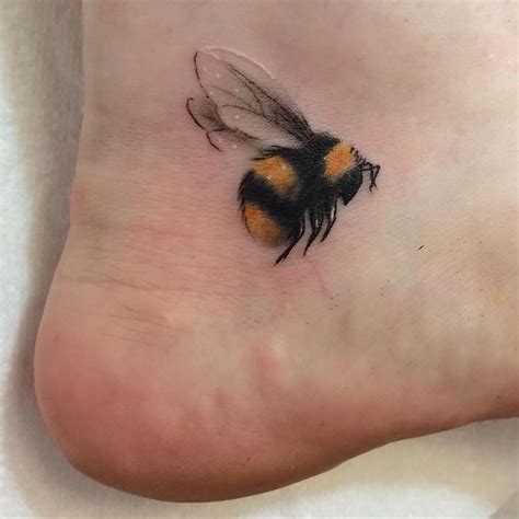 25 Best Bee Tattoo Ideas for Women - Beautiful Dawn Designs