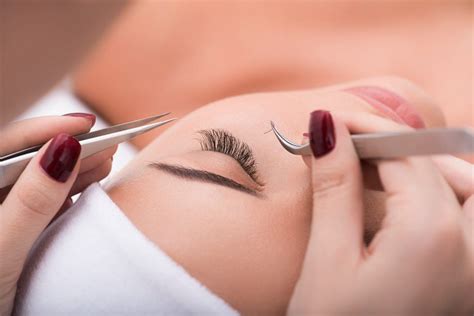 Why Eyelashes Fall Out – and How to Stop it – Savvy Beauty Guide