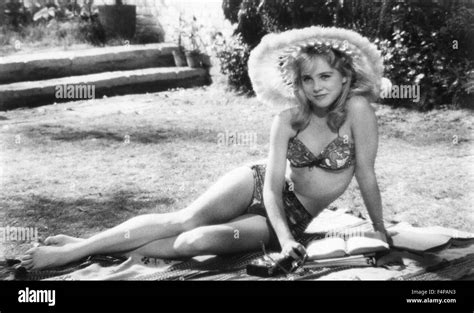 Sue lyon / Lolita 1962 directed by Stanley Kubrick Stock Photo - Alamy