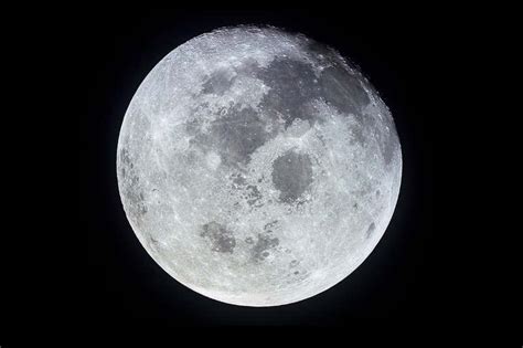 Our moon would be a planet under new definition of planethood | New Scientist