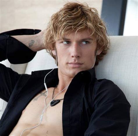 alex pettyfer - Hledat Googlem | Pelo surfista, Pelo de chico, Ideas de ...