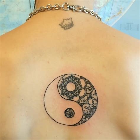 Sintético 97+ Foto Significado Del Yin Yang En Tatuajes Mirada Tensa