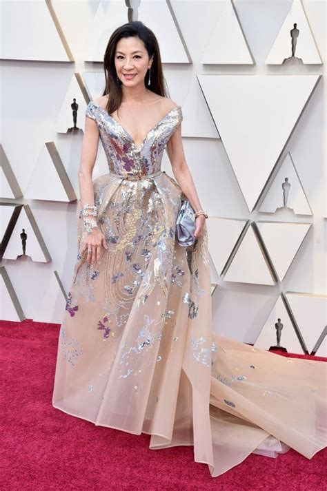 Michelle Yeoh Is the Definition of Regal at the 2019 Oscars ...