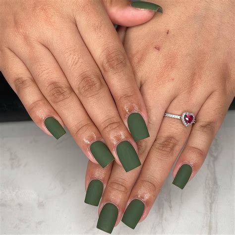 7 Olive Green Nail Designs Which Radiate Subtle Look, A Must-try in 2023